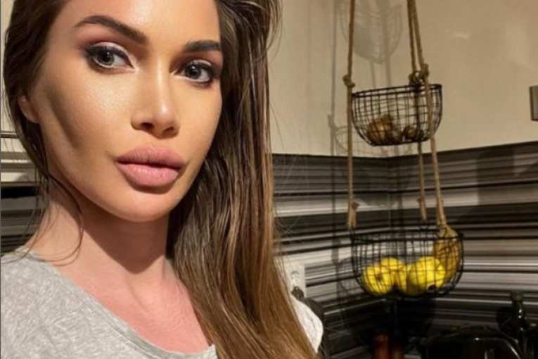 Piski Foks devojka koja je želela da izgleda kao Arijel