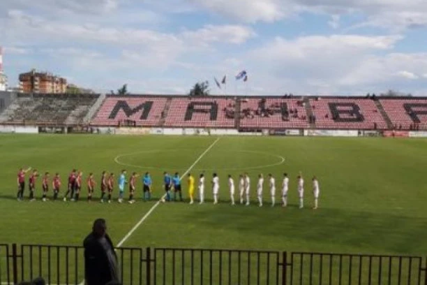 UŽAS U ŠAPCU: Fudbaler KOLABIRAO na terenu!