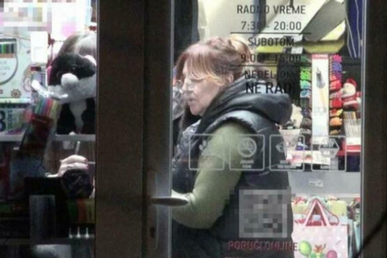 Ana Bekuta bez šminke