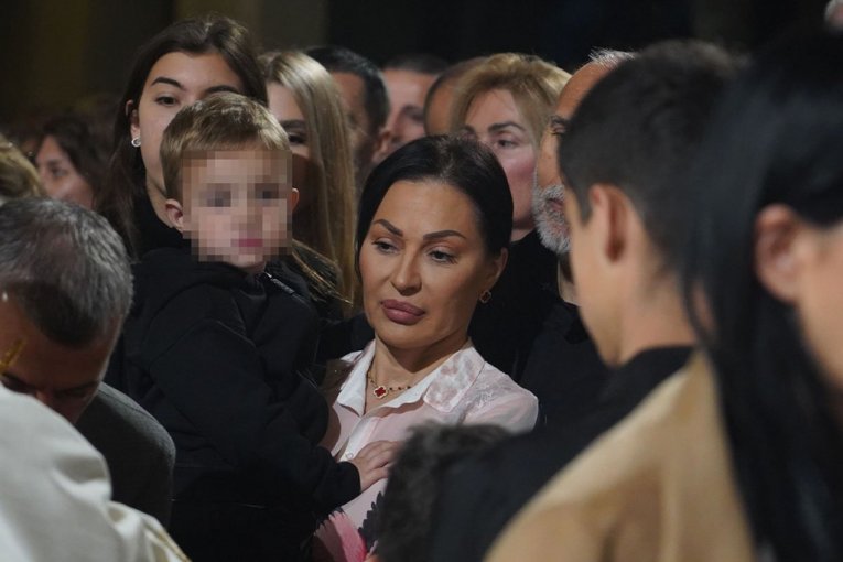 Ceca Ražnatović na vaskršnjoj liturgiji u Hramu Svetog Save