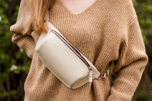 KUPILA TORBICU ZA 100 DINARA, PA JE USLEDIO OGROMAN ŠOK: Život joj se okrenuo naglavačke zbog onoga što je našla unutra