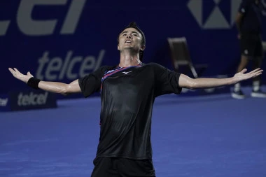 JAPANAC SVE ŠOKIRAO! Đoković ga POZVAO na turnir, on pričao o RATU u Bosni!