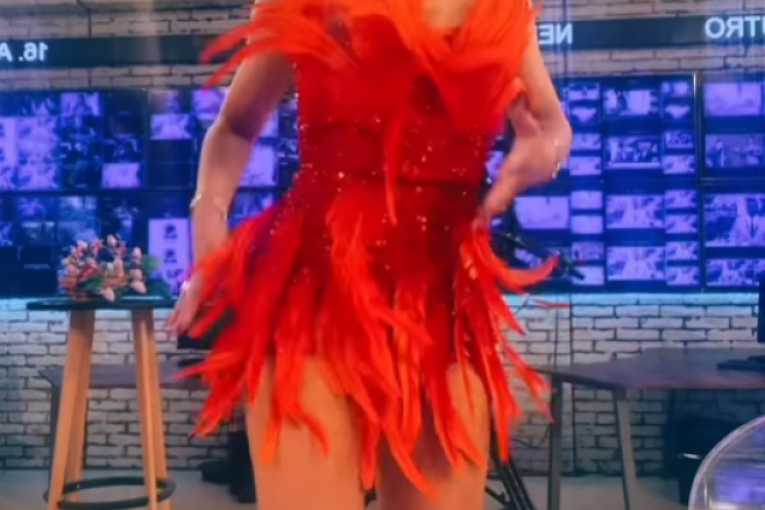 Jovana Jeremić Uskrs 2023 igra u haljini od perja