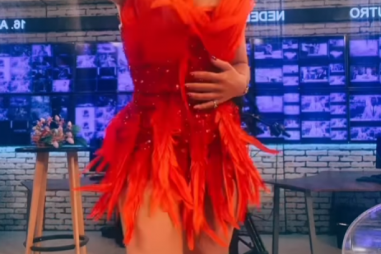 Jovana Jeremić Uskrs 2023 igra u haljini od perja