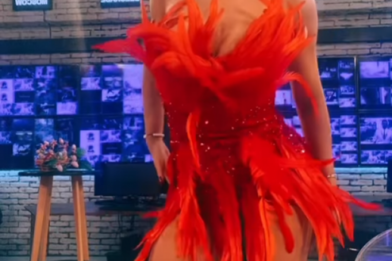 Jovana Jeremić Uskrs 2023 igra u haljini od perja