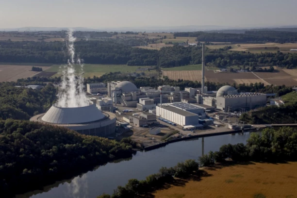 ŠUTANOVAC PRED DOLAZAK MAKRONA POKOPAO OPOZICIJU! U jednoj rečenici objasnio zašto je NEMOGUĆE da Francuska odlaže nuklearni otpad u SrbijI!