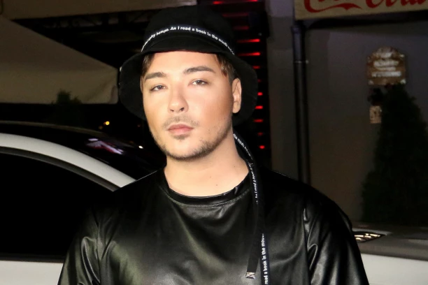 Milan Stanković noć proveo u crkvi i dočekao Božić: Pevač se oglasio porukom za sve vernike