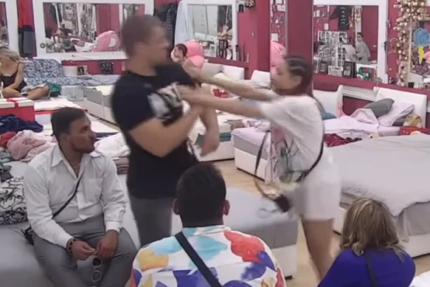 TUČA U ZADRUZI NA VASKRS! Zadrugarka se zaletela kao ZVERINA na dečka, haos brzo eskalirao! (VIDEO)