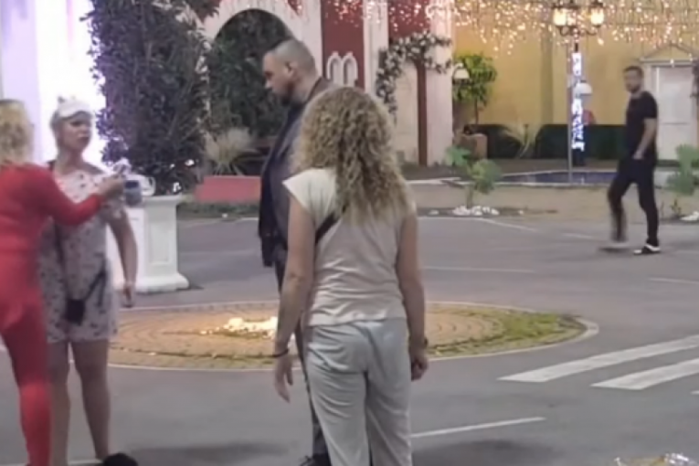 Miljana Kulić baca hranu na Vaskrs