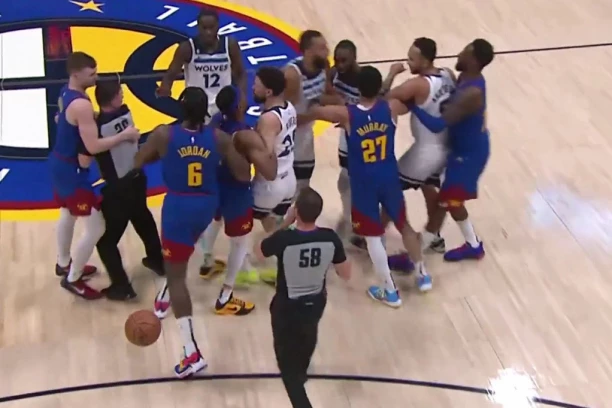 TOTALNI HAOS U DENVERU! Jokić NAPUSTIO igru, izbila OPŠTA TUČA! (VIDEO)