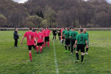 DOMAĆI TIM U LESKOVU STIGAO DO JAKO BITNA TRI BODA: Igrači Krivelja su pokušavali da dođu do gola, ali nisu uspeli u toj nameri!