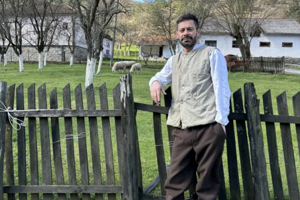 MILAN VASIĆ SE RAZOČAO U KOLEGE, A SAD SE JEDNOM DIREKTNO OBRATIO! Glumac opet imao razlog da se oglasi na mrežama!