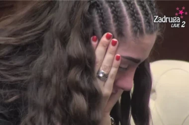 PUČE BRUKA U ĐENOVIĆIMA! Anđeli će se SLOŠITI kad bude saznala šta joj je sa porodicom i drugaricom POPADIJOM, oglasila se SESTRA!