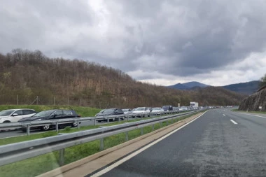 DO KADA VIŠE?! Zabeležen još jedan snimak nasilničke vožnje UNAZAD! Pogledajte video koji LEDI KRV U ŽILAMA: Na društvenim mrežama bukti rat!