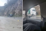 JEZIVA SAOBRAĆAJNA NESREĆA NA PUTU SA ZLATIBORA KA UŽICU: Žestok sudar kamiona i automobila, vozila uništena (FOTO)