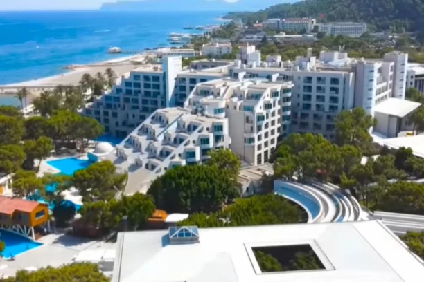 ODMOR OD 3.500 EVRA SE PRETVORIO U PAKAO! Masovno trovanje turista u hotelu sa 5* u Turskoj!