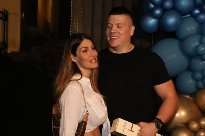 Sloba Radanović i Jelena Radanović kod Cece na proslavi