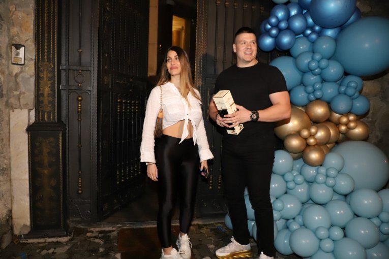 Sloba Radanović i Jelena Radanović kod Cece na proslavi