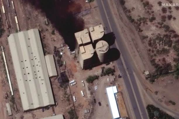 OPŠTI HAOS U SUDANU! SVUDA JE MIRIS SMRTI: Bebe i pacijenti zarobljeni u  granatiranoj bolnici (FOTO, VIDEO)