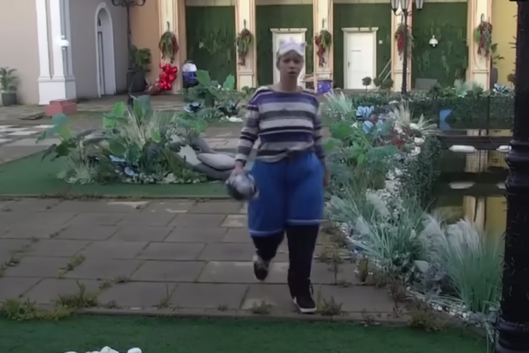 Miljana Kulić tumara kao sumanuta imanjem u Šimanovima, pa okupala noge u jezeru Zadruga 6