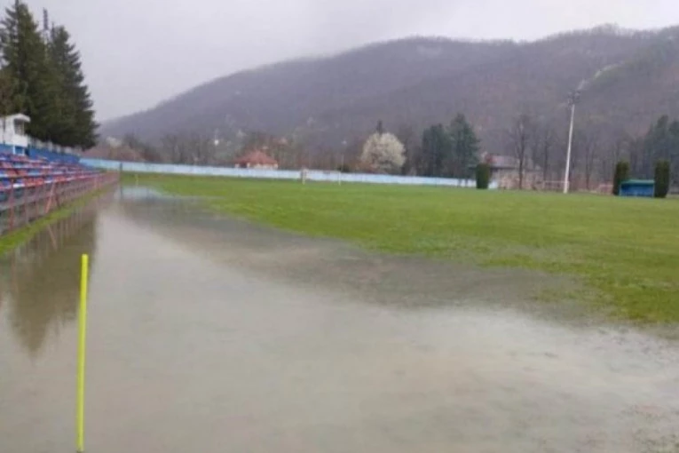 DERBI JE MORAO BITI ODLOŽEN: Fudbala u Brusu nije bilo - za sada se ne zna kada će susret biti odigran!