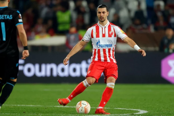 DRAGOVIĆ ZAGRMEO - "NEĆU DA IGRAM ZA DŽABE": Miljenik "delija" NAPUŠTA Crvenu zvezdu?