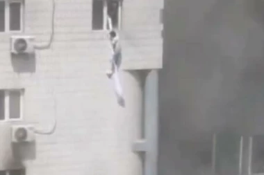 PACIJENTI SKAKALI SA PROZORA DA BI SE SPASILI! Veliki požar u bolnici u Pekingu! Najmanje 21 osoba stradala! (VIDEO)