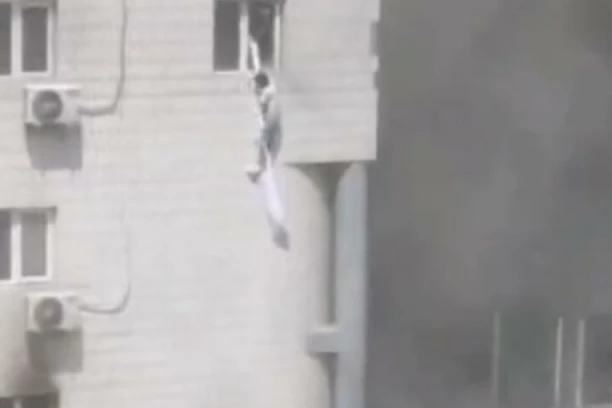 PACIJENTI SKAKALI SA PROZORA DA BI SE SPASILI! Veliki požar u bolnici u Pekingu! Najmanje 21 osoba stradala! (VIDEO)