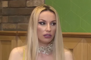 U ZADRUZI JE IZGLEDALA SREĆNO... Rada Manojlović vodi TEŠKU BORBU sa sobom: Srozavam se, jednom nogom sam u grobu!