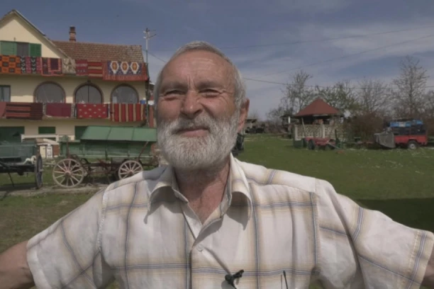 U SVOJOJ ZBIRCI IMA NEMAČKI SEF IZ DRUGOG SVETSKOG RATA: Nikodije već pola veka proširuje svoju kolekciju, ima sve od igle do lokomotive! (FOTO)