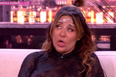 ANA NIKOLIĆ ZAMALO ZAVRŠILA NA GROBLJU SILIKONA: Pevačica šokirala izjavom o poseti plastičnom hirurgu!