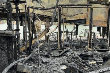 VLASNICA IZGORELOG SPLAVA NAKON HAPŠENJA OSUMNJIČENIH: Nikome nismo neprijatelji, izgubili smo sve što smo GRADILI I STICALI