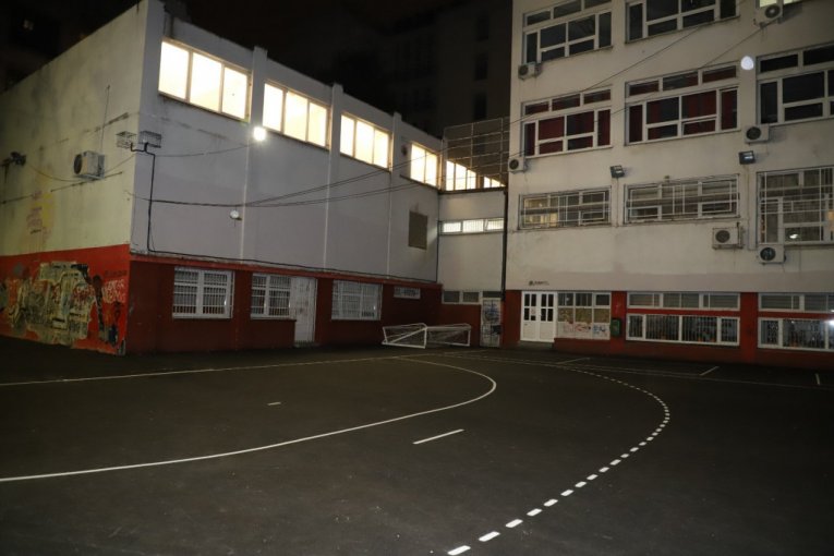 Pao gol u dvorištu osnovne škole 