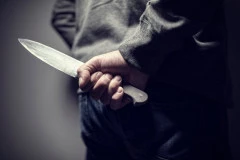 IZBODEN RADNIK TRAFIKE U CENTRU BEOGRADA! Dvojica pokušala da ga opljačkaju, pa izvadila nož!