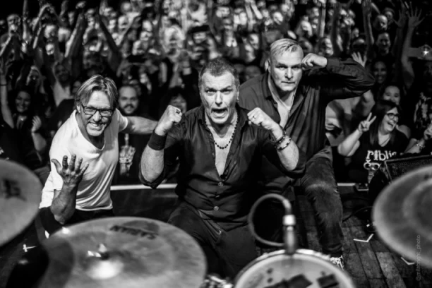 VAN GOGH U BITEF ART KAFEU 26. I 27. APRILA! Đule: Spremamo žestoku akustik i elektrik klupsku svirku!