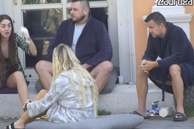 Anđela urla na sav glas