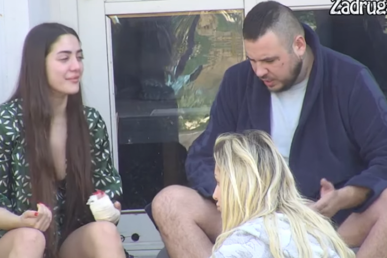 Anđela urla na sav glas