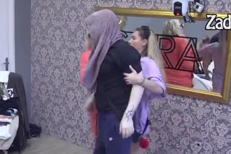 Zvezdan Slavnić lupa glavom u ogledalo Zadruga 6