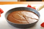 ČOKOLADNI KOLAČ IZ TIGANJA SPREMAN ZA 10 MINUTA: Sve pomešate i ispečete - Brzo i lako!