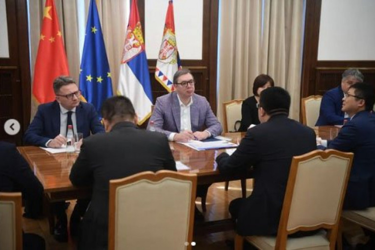VUČIĆ SE SASTAO SA PREDSTAVNICIMA KOMPANIJE HUAWEI: Za Srbiju od velikog značaja saradnja sa jednom od najvećih kompanija u industriji telekomunikacija (FOTO)