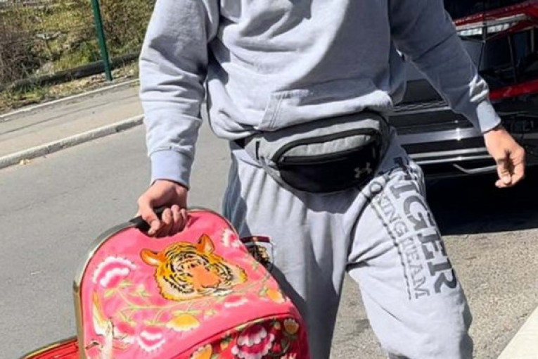 Veljko Ražnatović stigao u porodilište po Bogdanu i sina Krstana