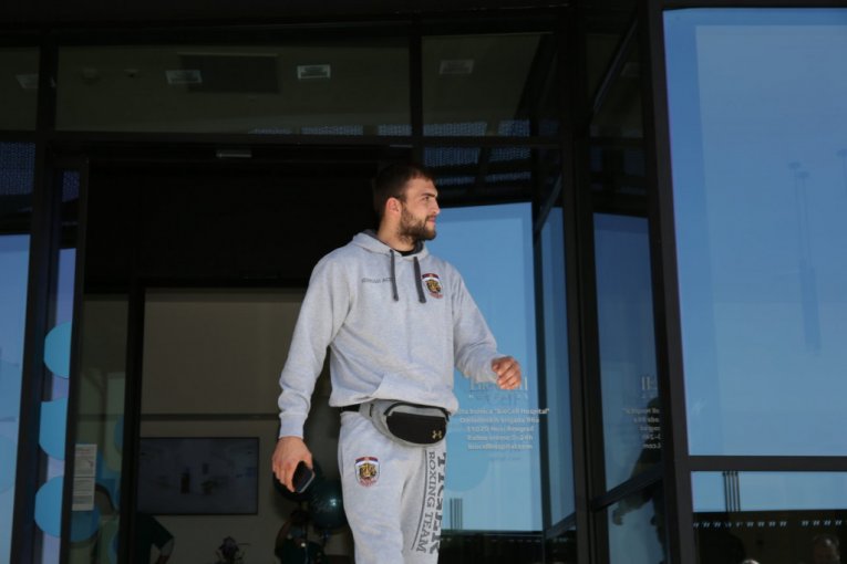 Veljko Ražnatović izveo sina iz porodilišta