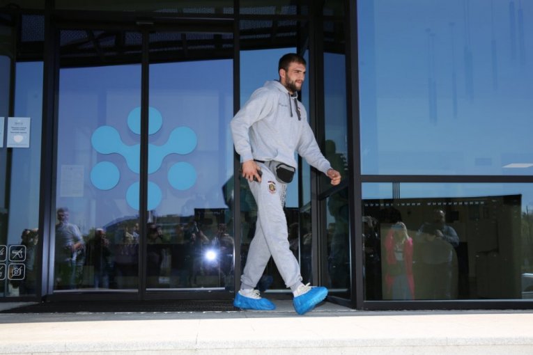 Veljko Ražnatović izveo sina iz porodilišta