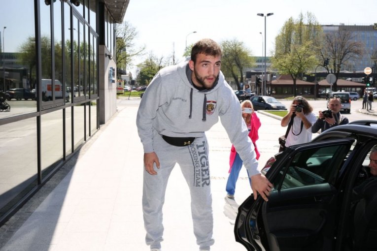 Veljko Ražnatović izveo sina iz porodilišta