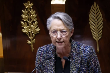 PREMIJERKA FRANCUSKE PODNELA OSTAVKU! Oglasio se Makron! (FOTO)