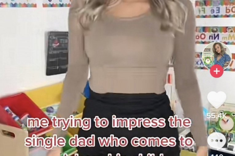 Vaspitačica pokazuje haltere