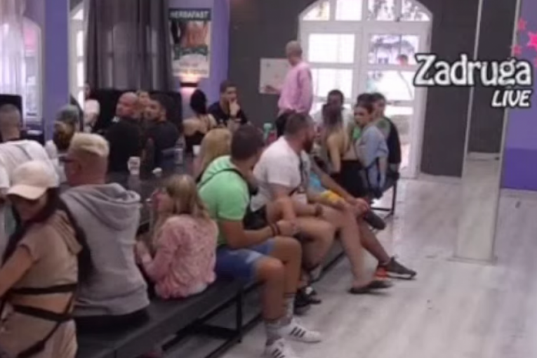 Anđela Đuričić baca bubicu