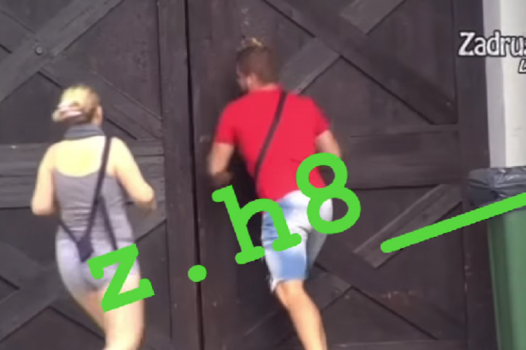 Petrući pokušava da razvali vrata