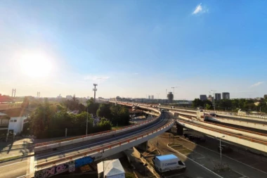 MIRNO JUTRO U BEOGRADU! Bez saobraćajnih gužvi u prestonici - vozila skoro da nema na glavnim ulicama! (FOTO)