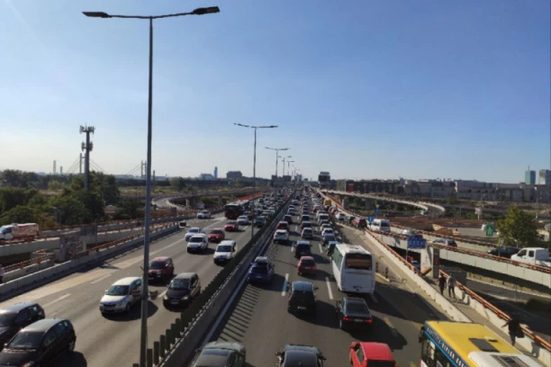 AUTO-PUT KROZ BEOGRAD POSTAJE MOTO-PUT! Apel bozačima - OVA PRAVILA SADA SVI KRŠITE!